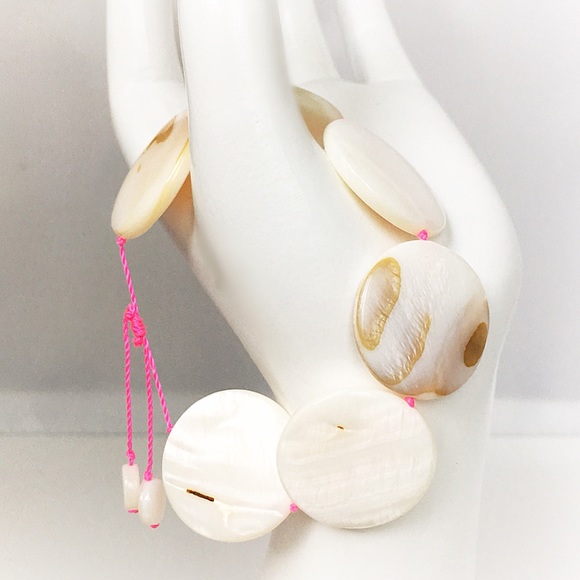 🌊🌴Perfect Circle Shell Bracelet🌴 - Picture 3 of 3